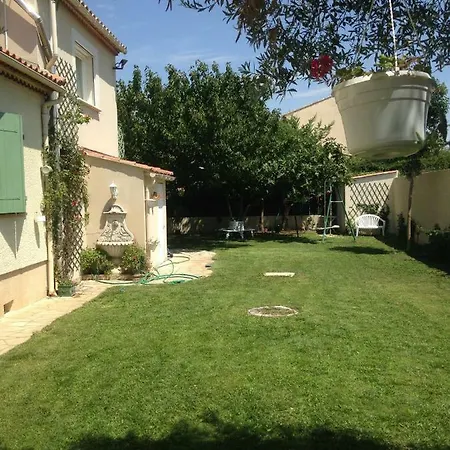 Charmant Studio A Uchaud Exterior photo