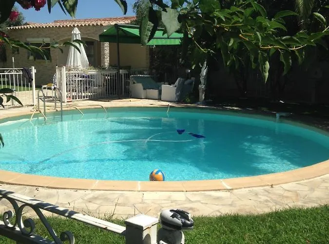 Charmant Studio A Uchaud